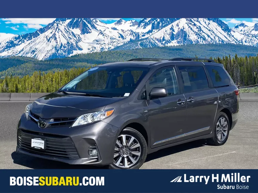 2020 Toyota Sienna XLE photo 1