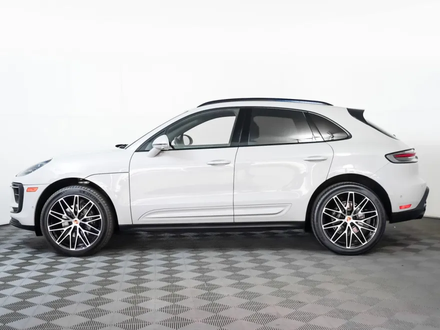 2022 Porsche Macan photo 1