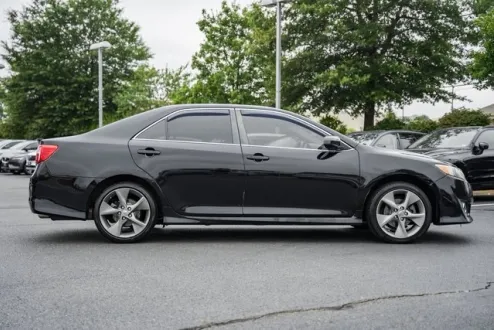 2014 Toyota Camry SE photo 3