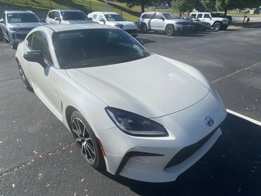 2024 Toyota GR86 Base photo 1