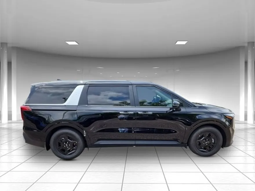 2026 Kia Carnival LXS photo 1