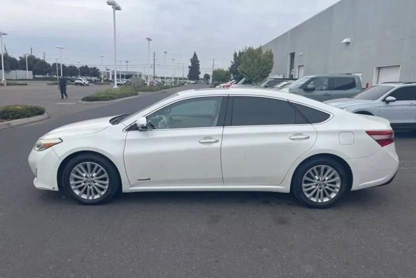 2013 Toyota Avalon Hybrid Limited photo 1