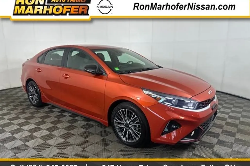 2023 Kia Forte GT-Line photo 1