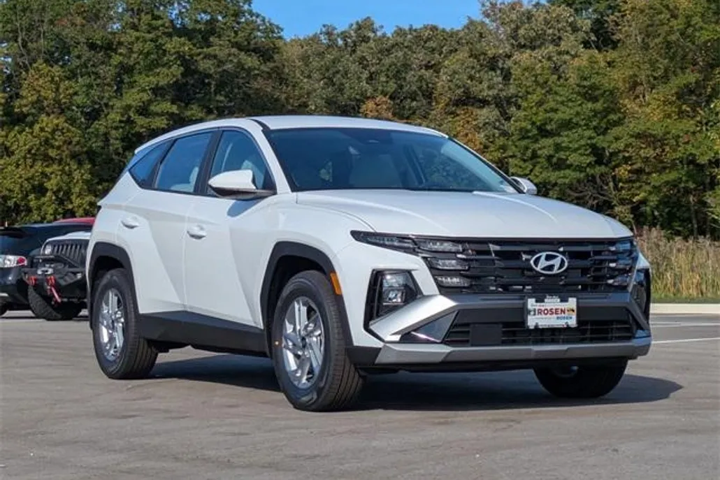 2025 Hyundai Tucson SE photo 1