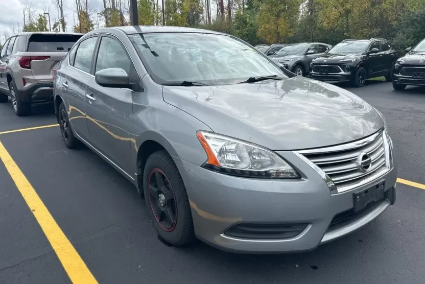 2013 Nissan Sentra S photo 1
