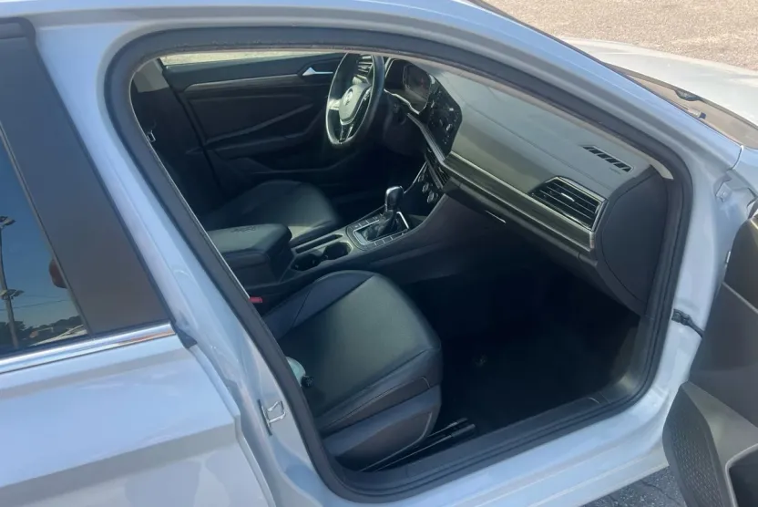 2019 Volkswagen Jetta 1.4T SEL photo 1