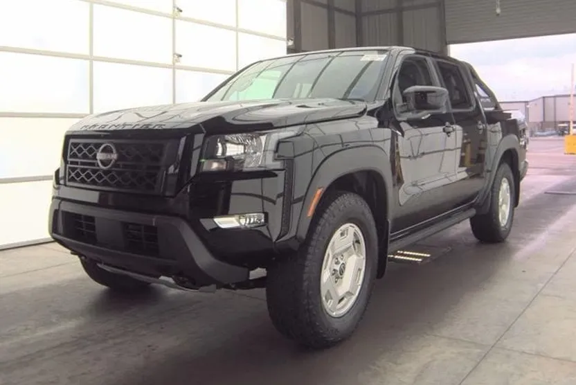 2024 Nissan Frontier SV photo 1
