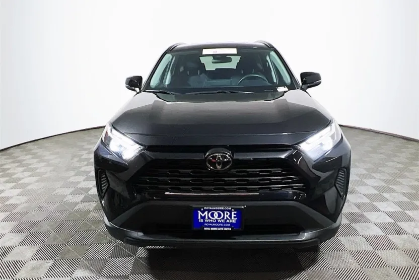 2025 Toyota RAV4 Hybrid XLE photo 1