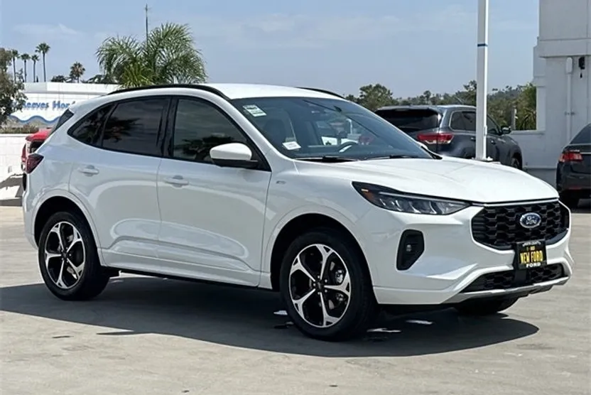 2024 Ford Escape ST-Line Select photo 1