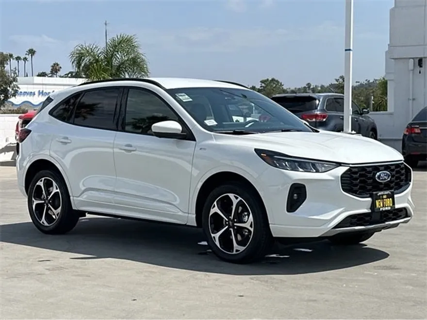 2024 Ford Escape ST-Line Select photo 1