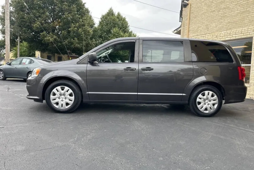 2019 Dodge Grand Caravan SE Plus photo 1