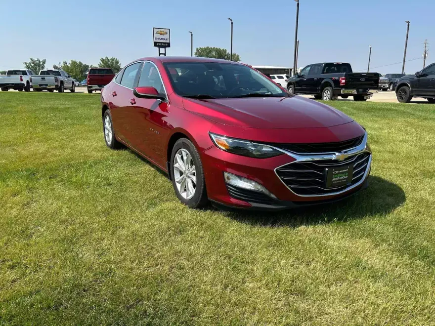 2019 Chevrolet Malibu 1LT photo 1