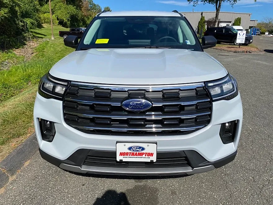 2025 Ford Explorer photo 1