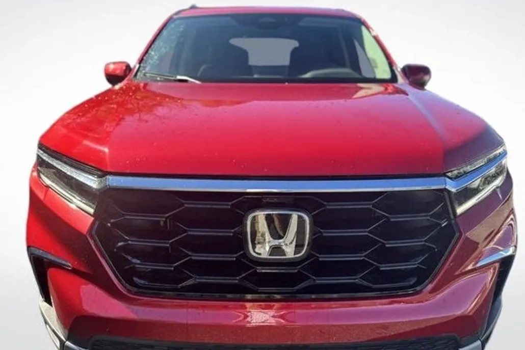 2025 Honda Pilot Touring photo 1