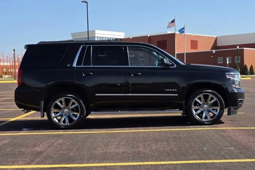 2017 Chevrolet Tahoe LT photo 1