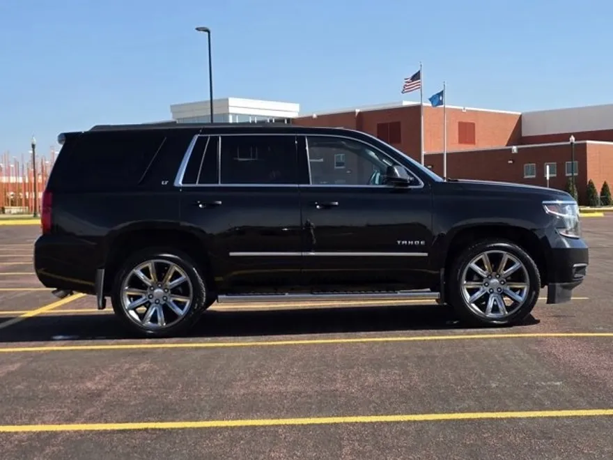 2017 Chevrolet Tahoe LT photo 1