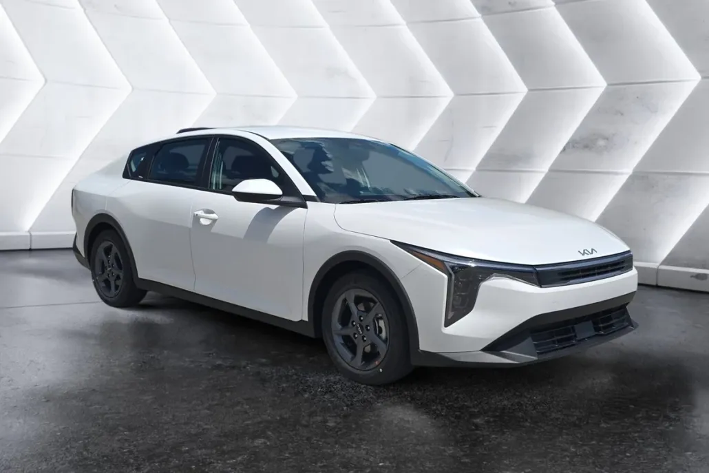 2025 Kia K4 LXS photo 1