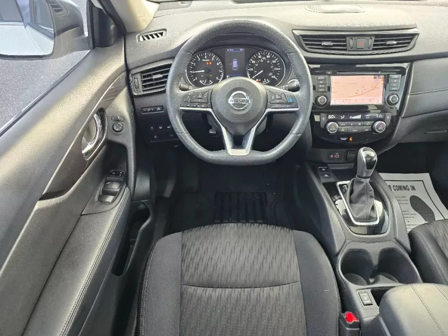 2020 Nissan Rogue SV photo 1