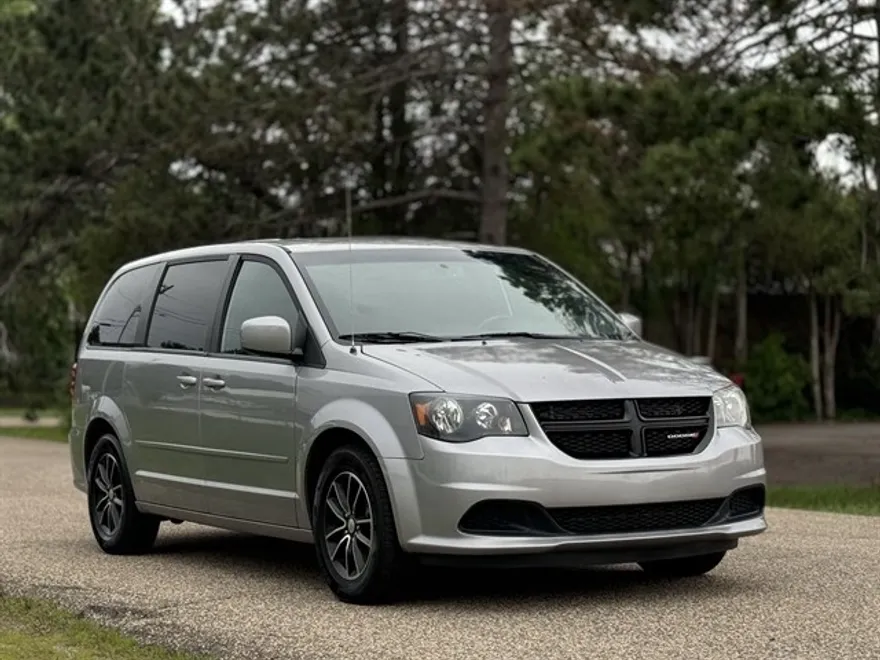 2016 Dodge Grand Caravan SE photo 1