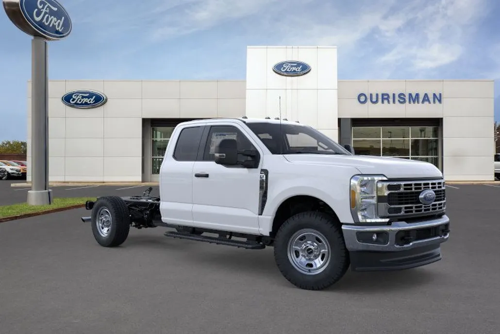 2025 Ford F-350 XL photo 1