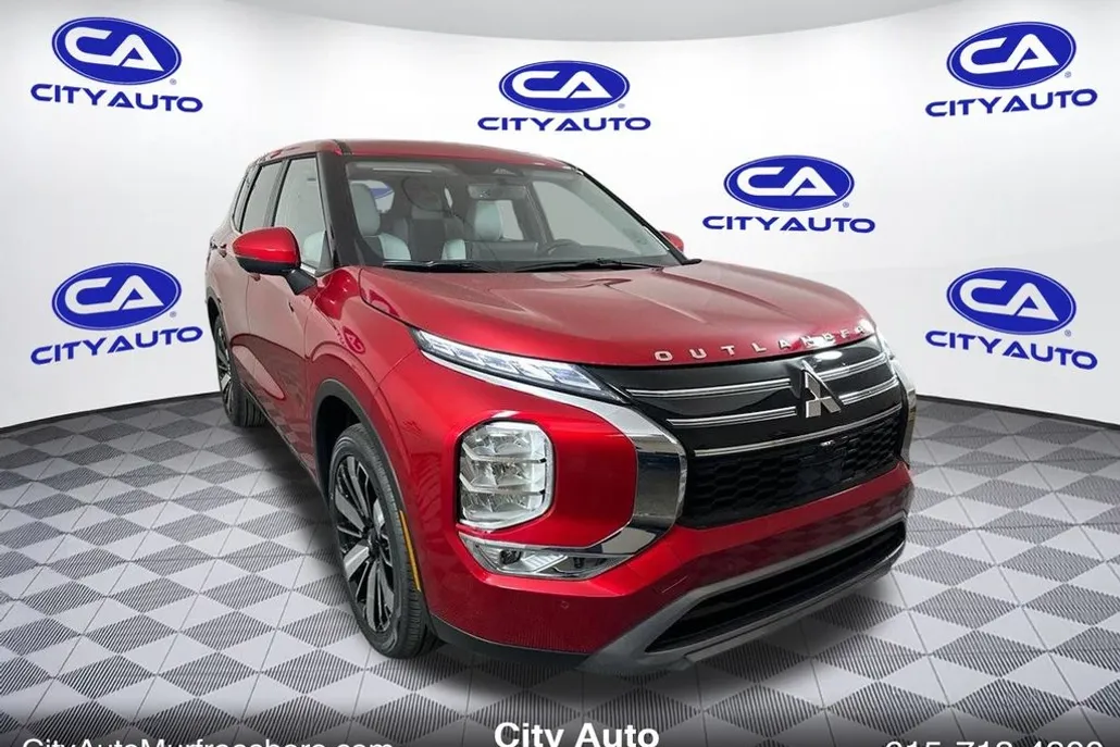2025 Mitsubishi Outlander SE photo 1