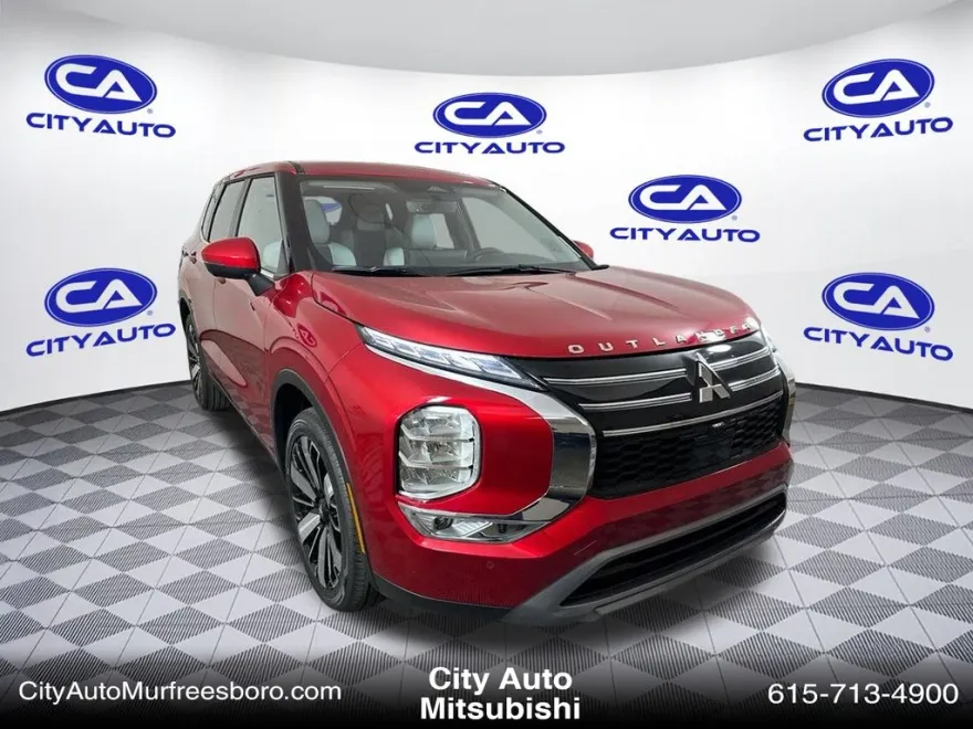 2025 Mitsubishi Outlander SE photo 1