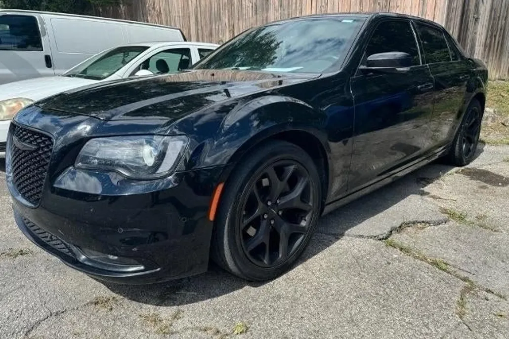 2022 Chrysler 300 photo 1