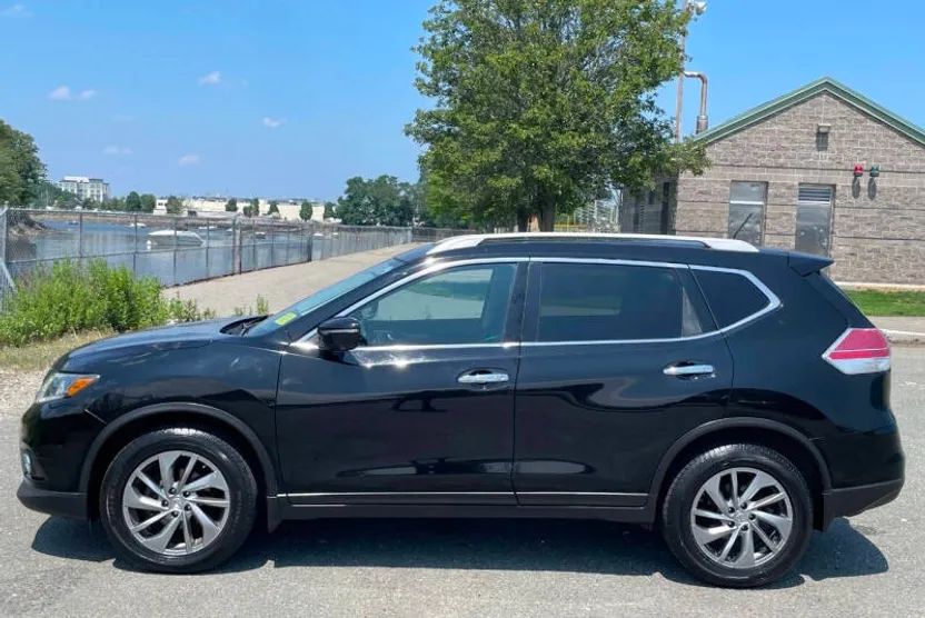 2014 Nissan Rogue SL photo 1