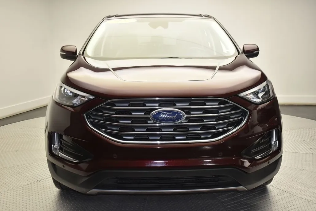 2022 Ford Edge Titanium photo 1