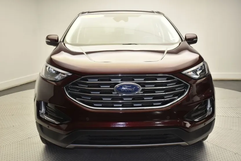 2022 Ford Edge Titanium photo 1
