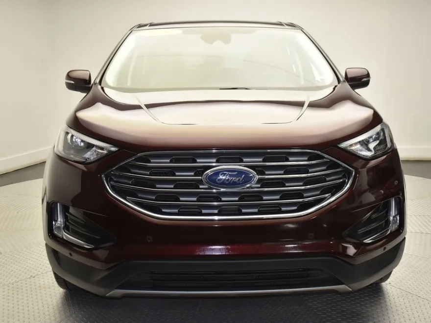 2022 Ford Edge Titanium photo 1