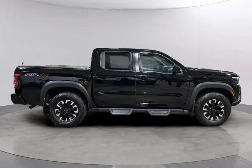 2022 Nissan Frontier Crew Cab photo 1