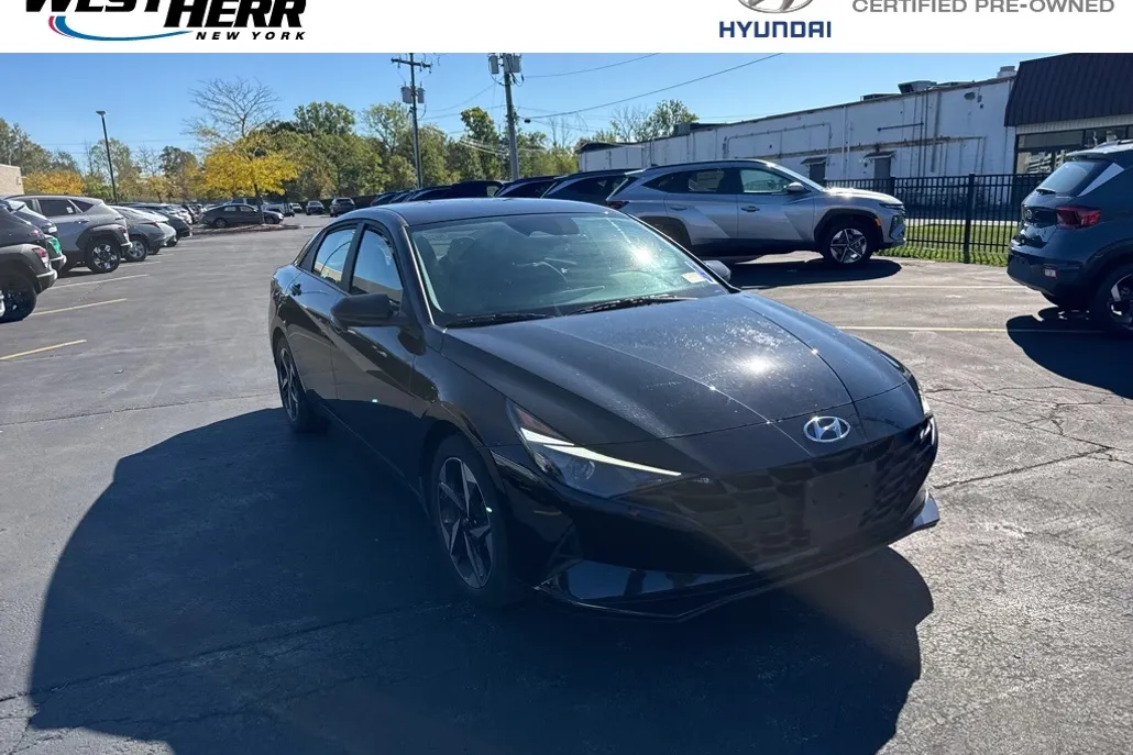 2023 Hyundai Elantra SEL photo 1