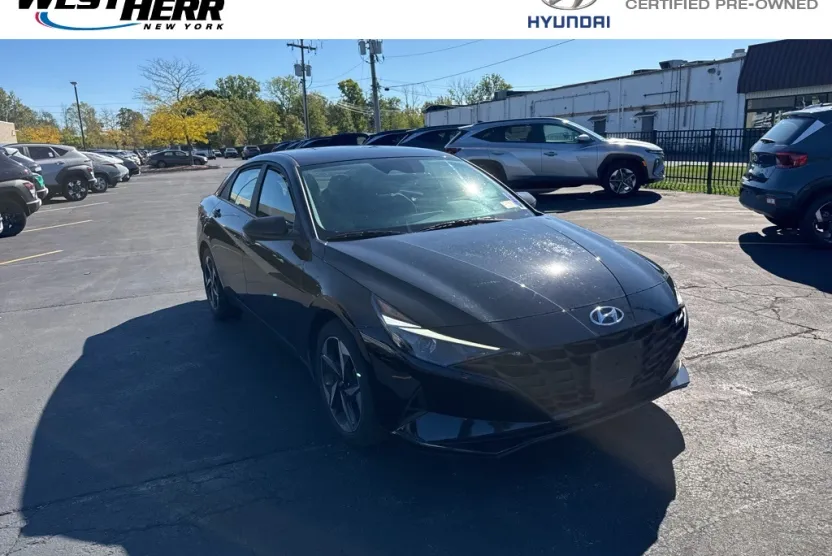 2023 Hyundai Elantra SEL photo 1