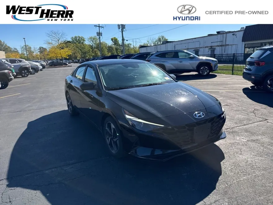 2023 Hyundai Elantra SEL photo 1