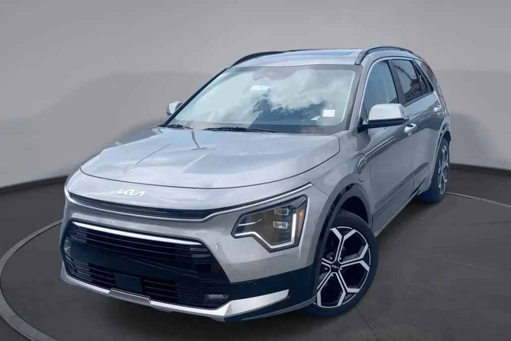 2025 Kia Niro Plug-In Hybrid SX Touring photo 1