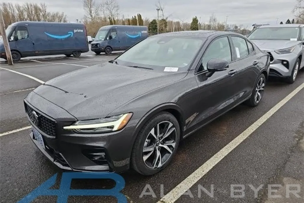 2025 Volvo S60 Core photo 1