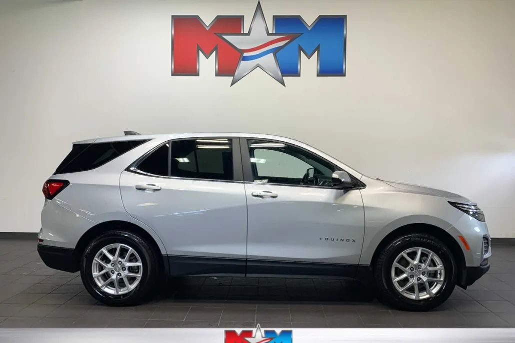 2022 Chevrolet Equinox LT photo 1