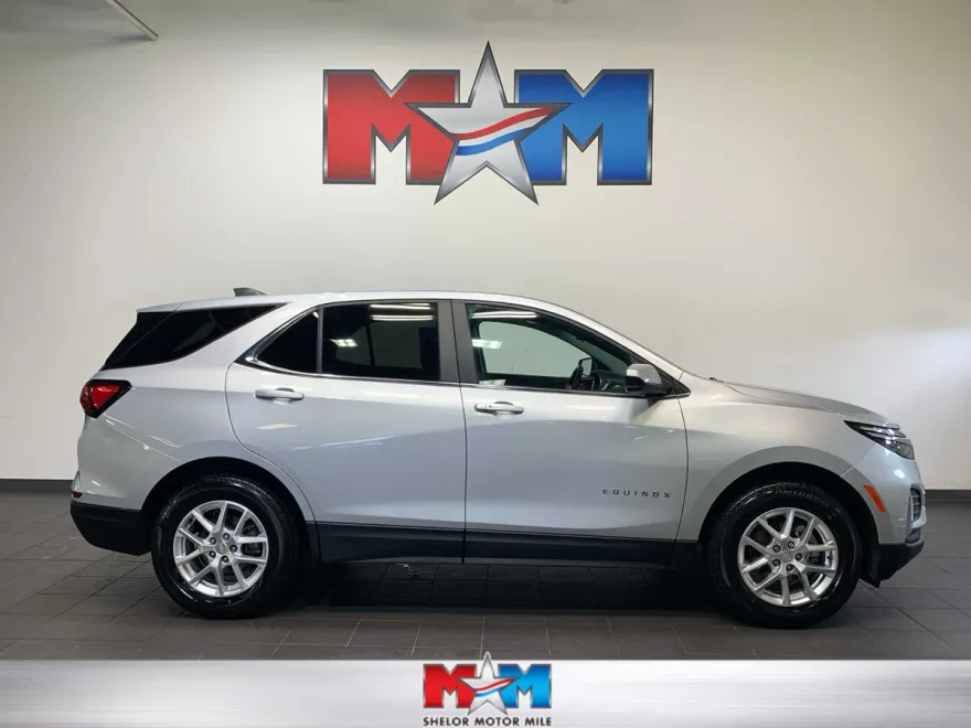 2022 Chevrolet Equinox LT photo 1