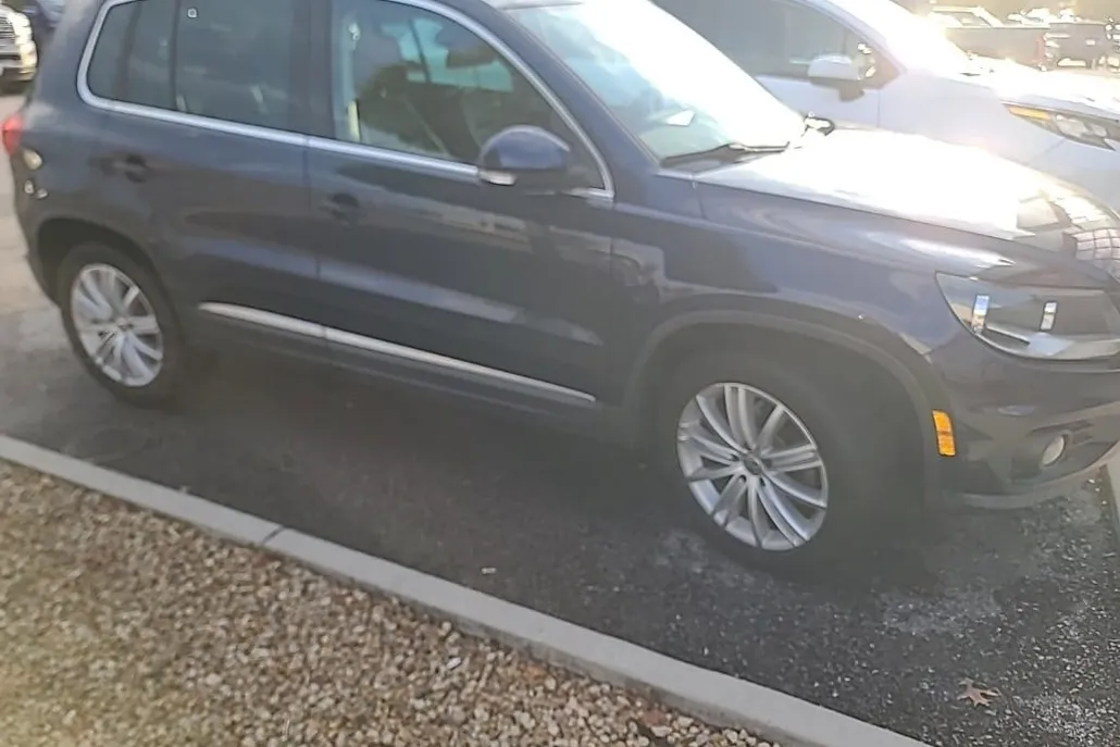 2012 Volkswagen Tiguan SE photo 1