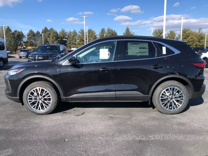 2025 Ford Escape Plug-In Hybrid photo 2