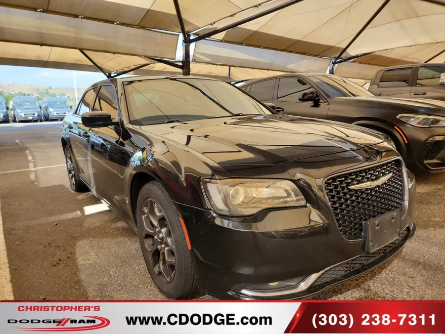 2018 Chrysler 300 photo 1