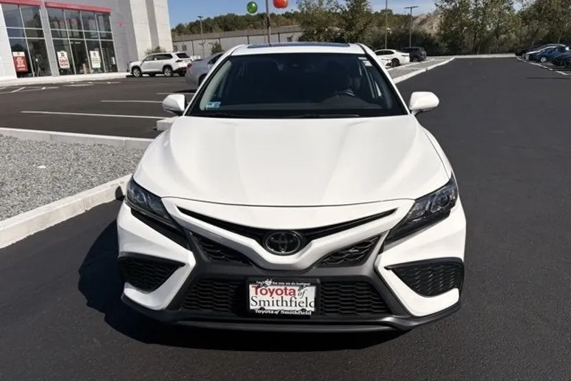 2023 Toyota Camry SE photo 1