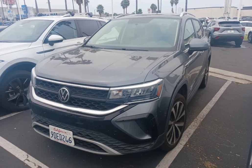 2022 Volkswagen Taos SE photo 1