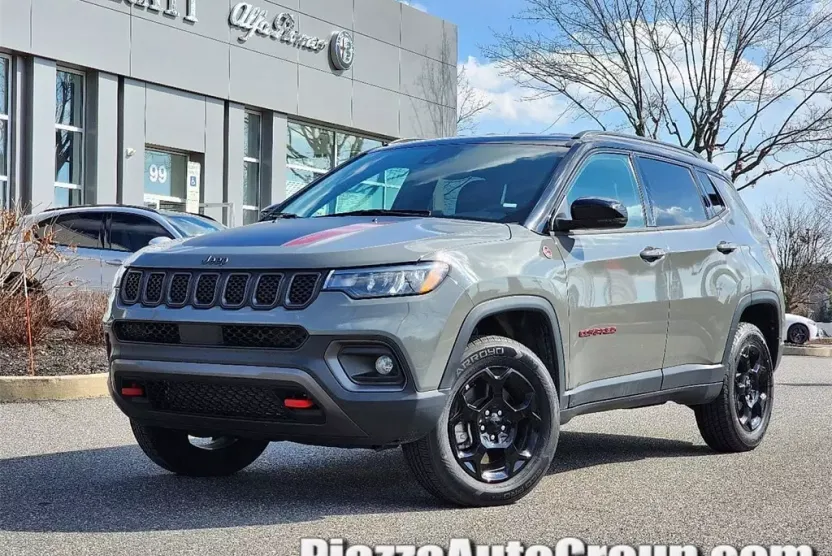 2024 Jeep Compass Trailhawk photo 1