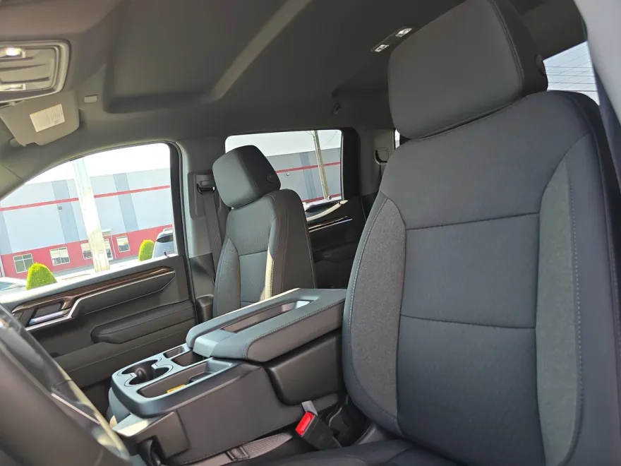 2026 Chevrolet Silverado 1500 LT photo 1