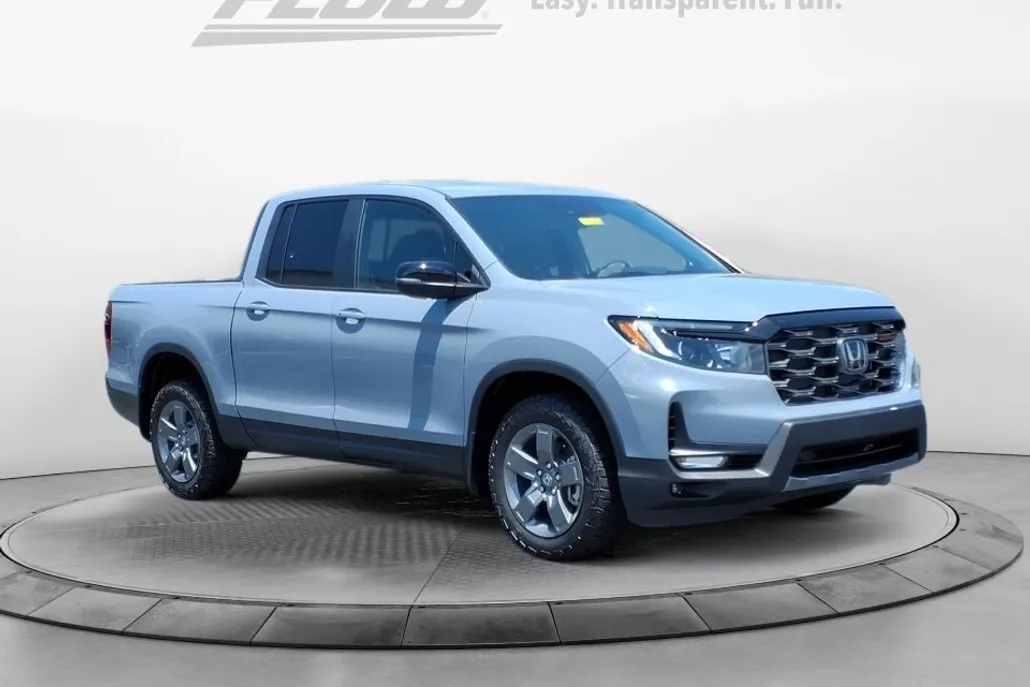 2025 Honda Ridgeline TrailSport photo 1