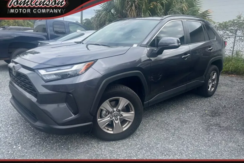 2023 Toyota RAV4 XLE photo 1