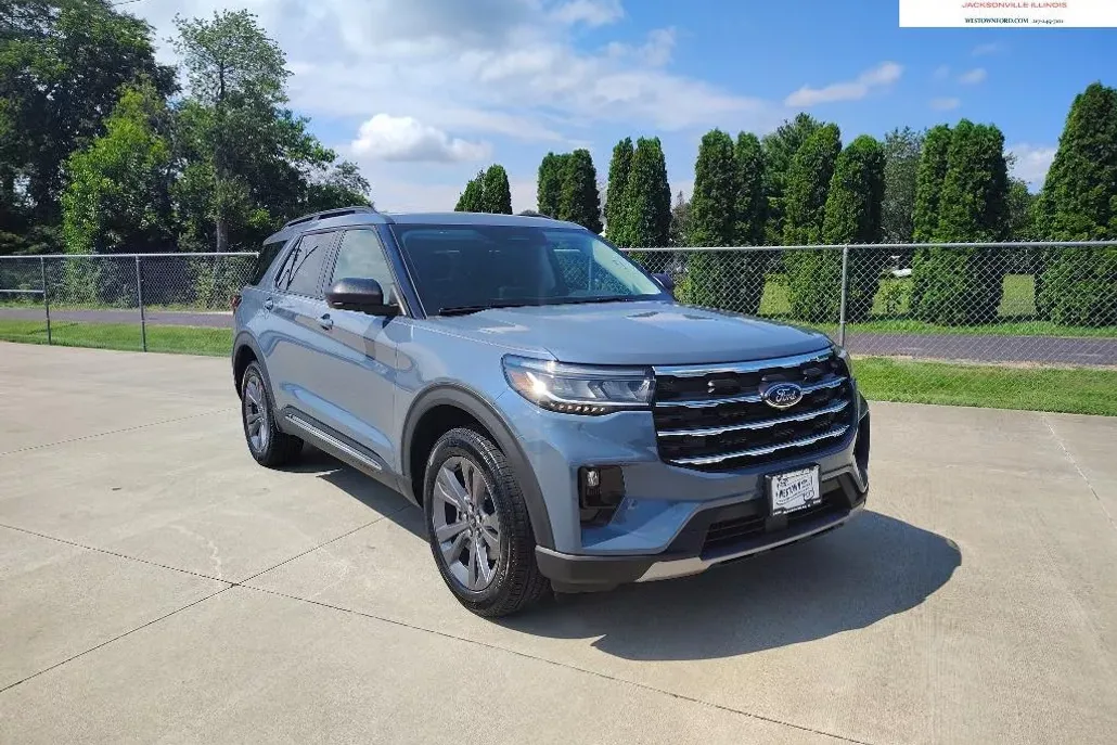 2025 Ford Explorer photo 1