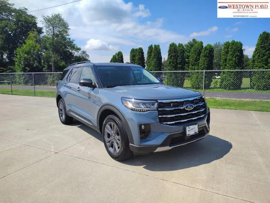 2025 Ford Explorer photo 1